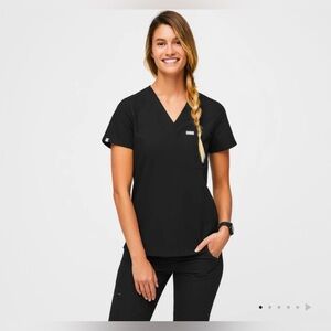 Figs Catarina One-Pocket Scrub Top™- black